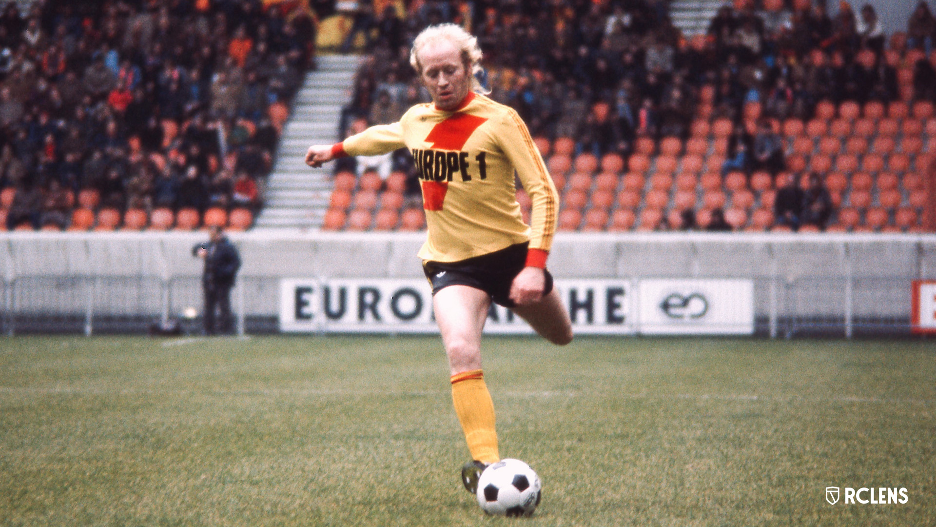 100 ans en Sang et Or : RC Lens 1975-1976 100 ans en Sang et Or : RC Lens 1975-1976