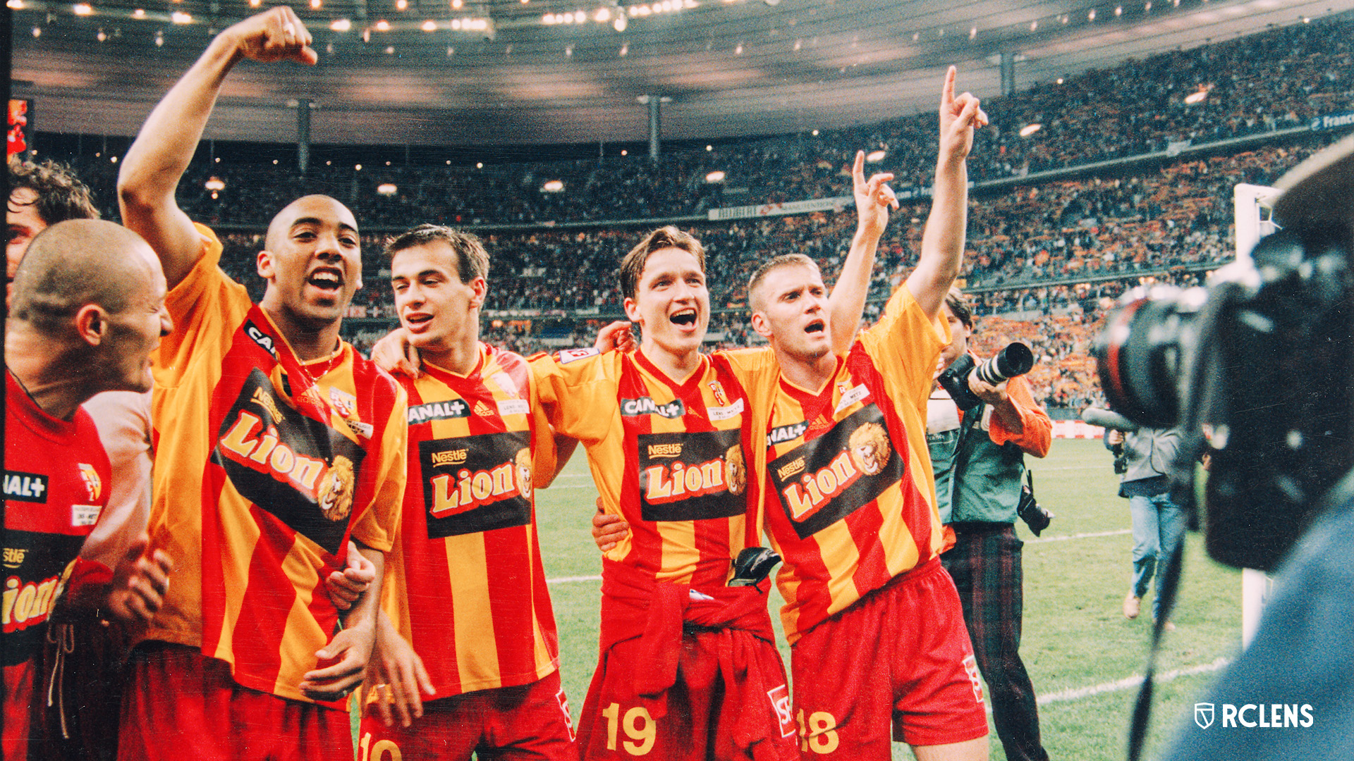 100 ans en Sang et Or : RC Lens 1998-1999 100 ans en Sang et Or : RC Lens 1998-1999