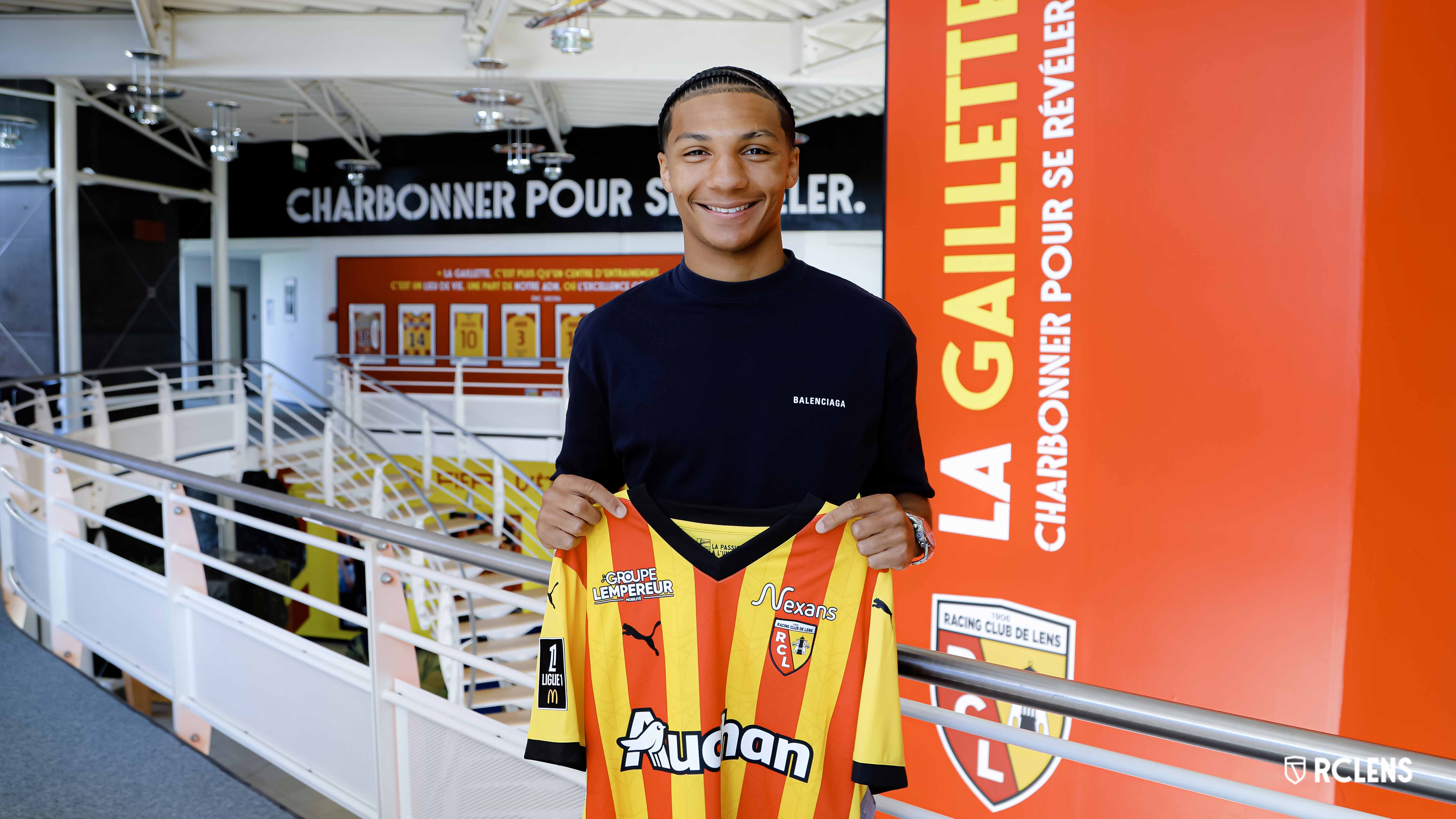 Premier contrat professionnel pour Ismaëlo Ganiou RC Lens Premier contrat professionnel pour Ismaëlo Ganiou RC Lens