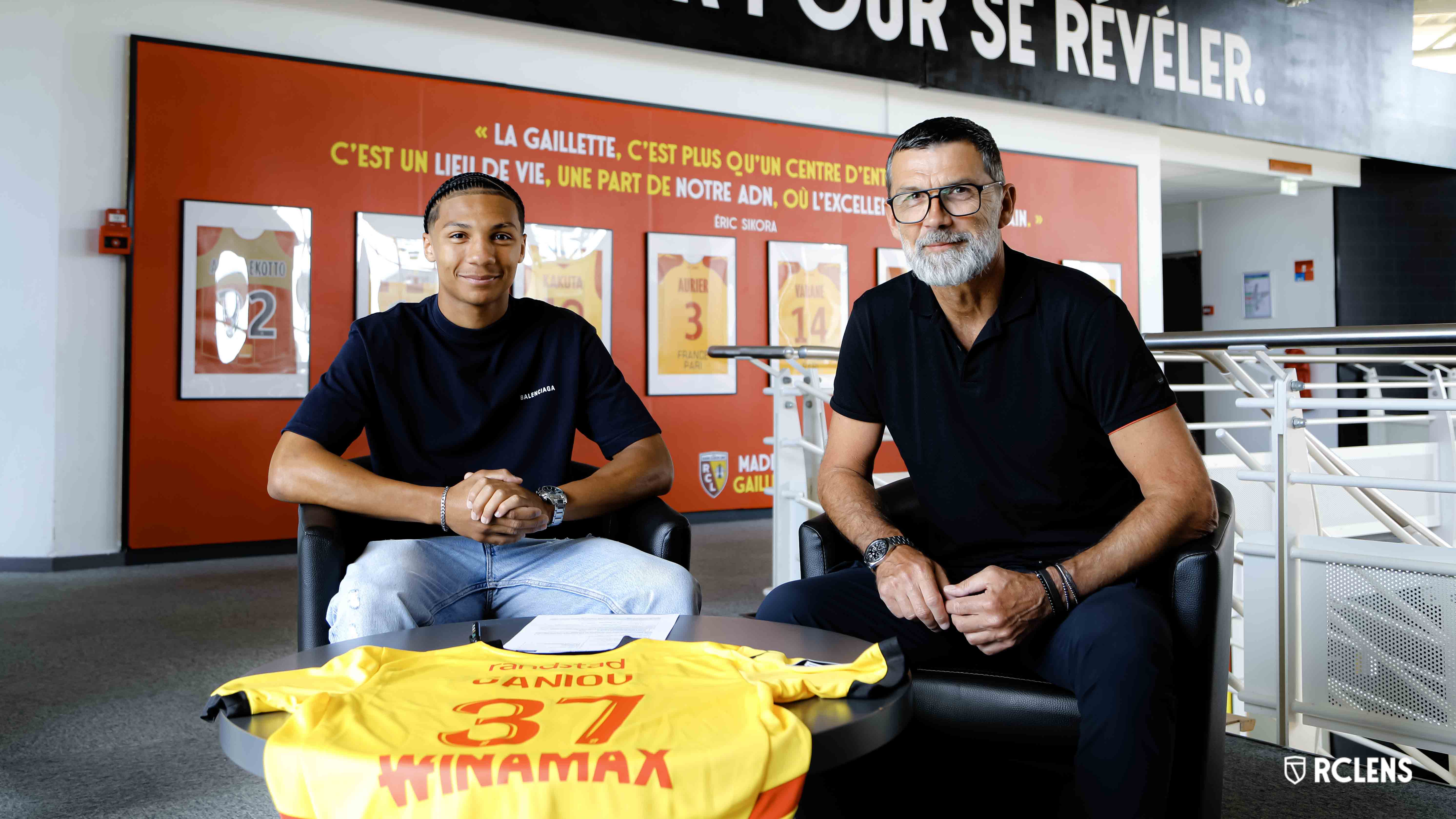 Premier contrat professionnel pour Ismaëlo Ganiou Eric Sikora RC Lens Premier contrat professionnel pour Ismaëlo Ganiou Eric Sikora RC Lens