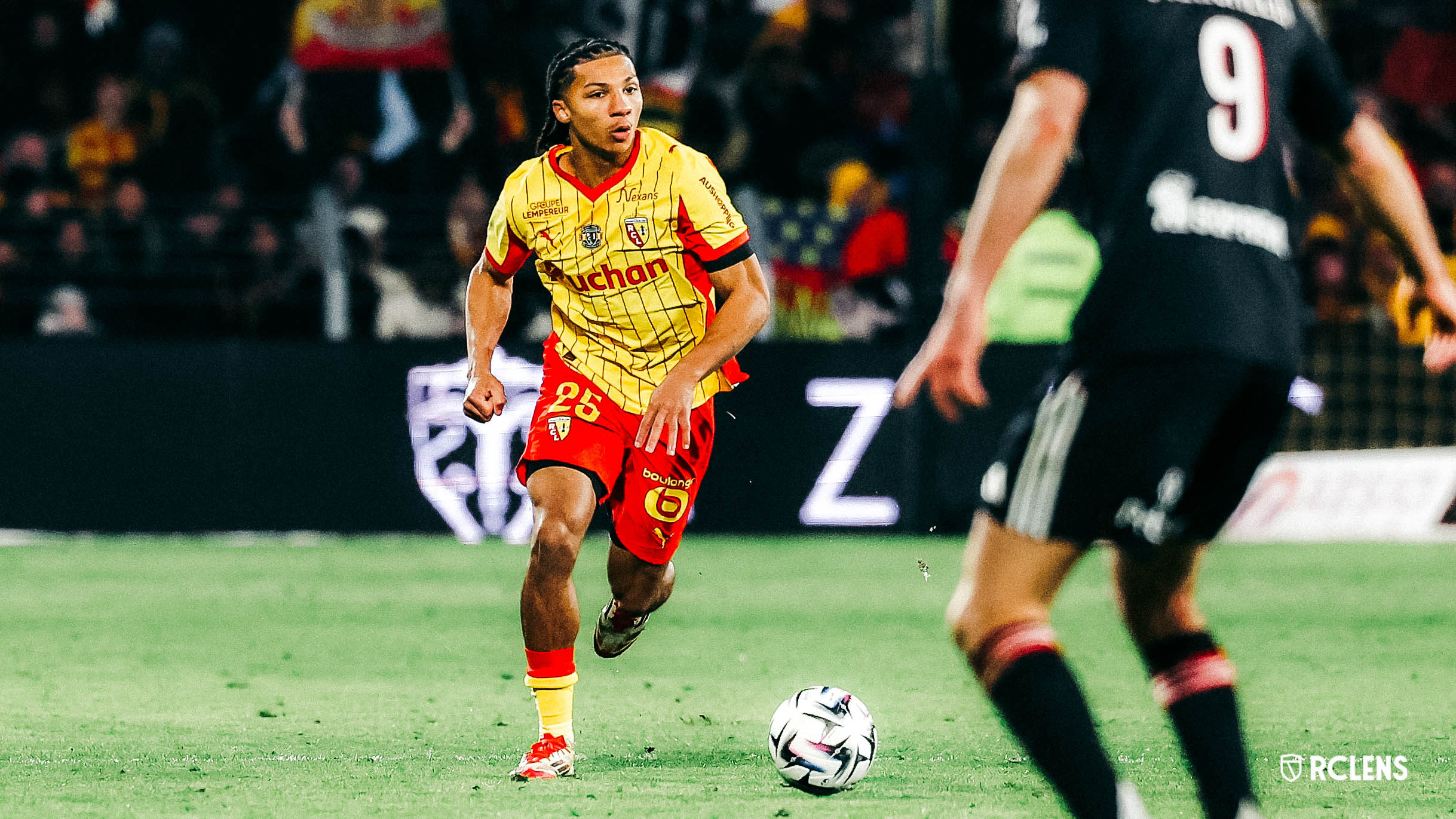 à la lampe FC Toulouse-RC Lens Ismaëlo Ganiou à la lampe FC Toulouse-RC Lens Ismaëlo Ganiou