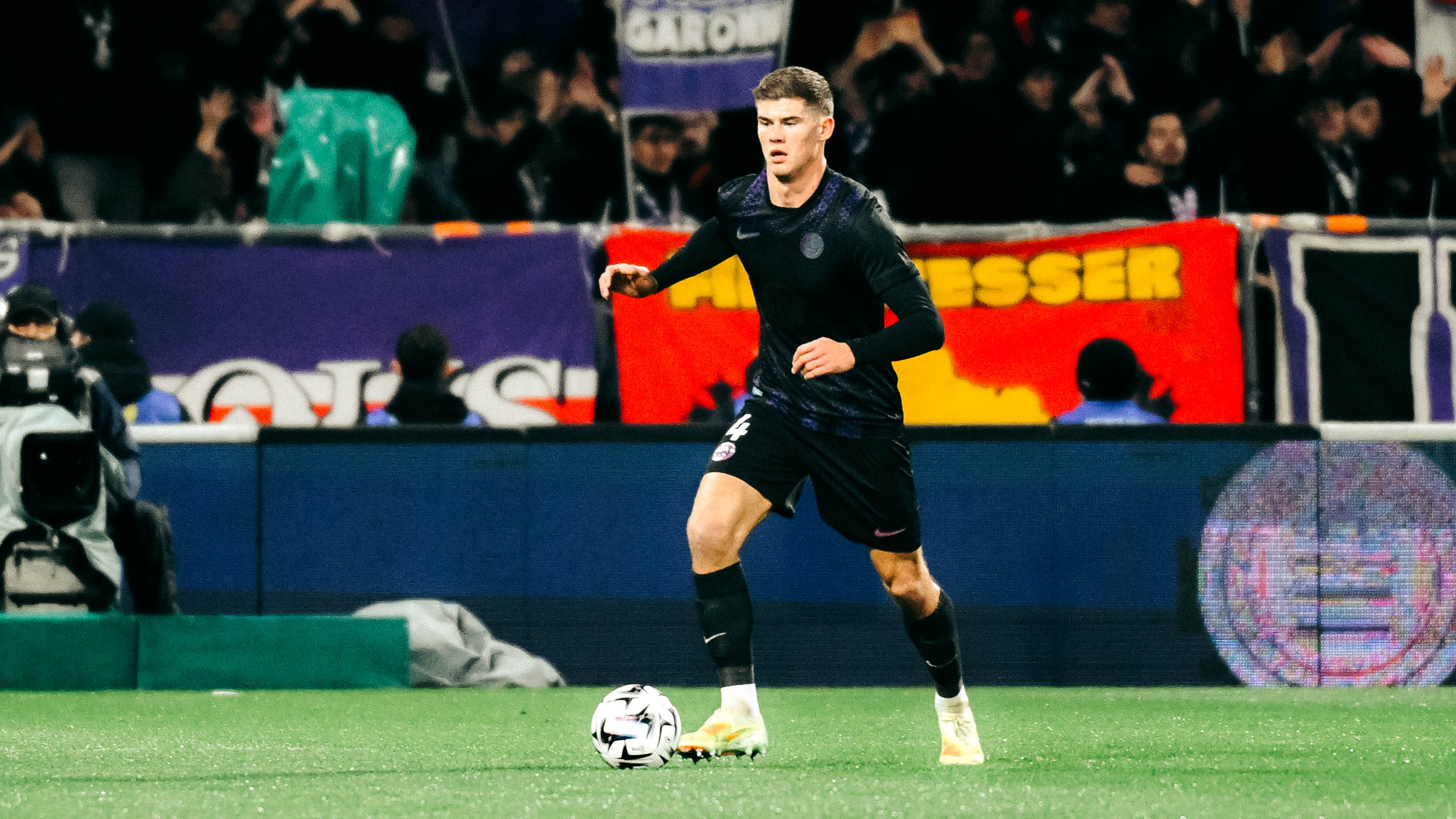 à la lampe FC Toulouse-RC Lens Charlie Cresswell