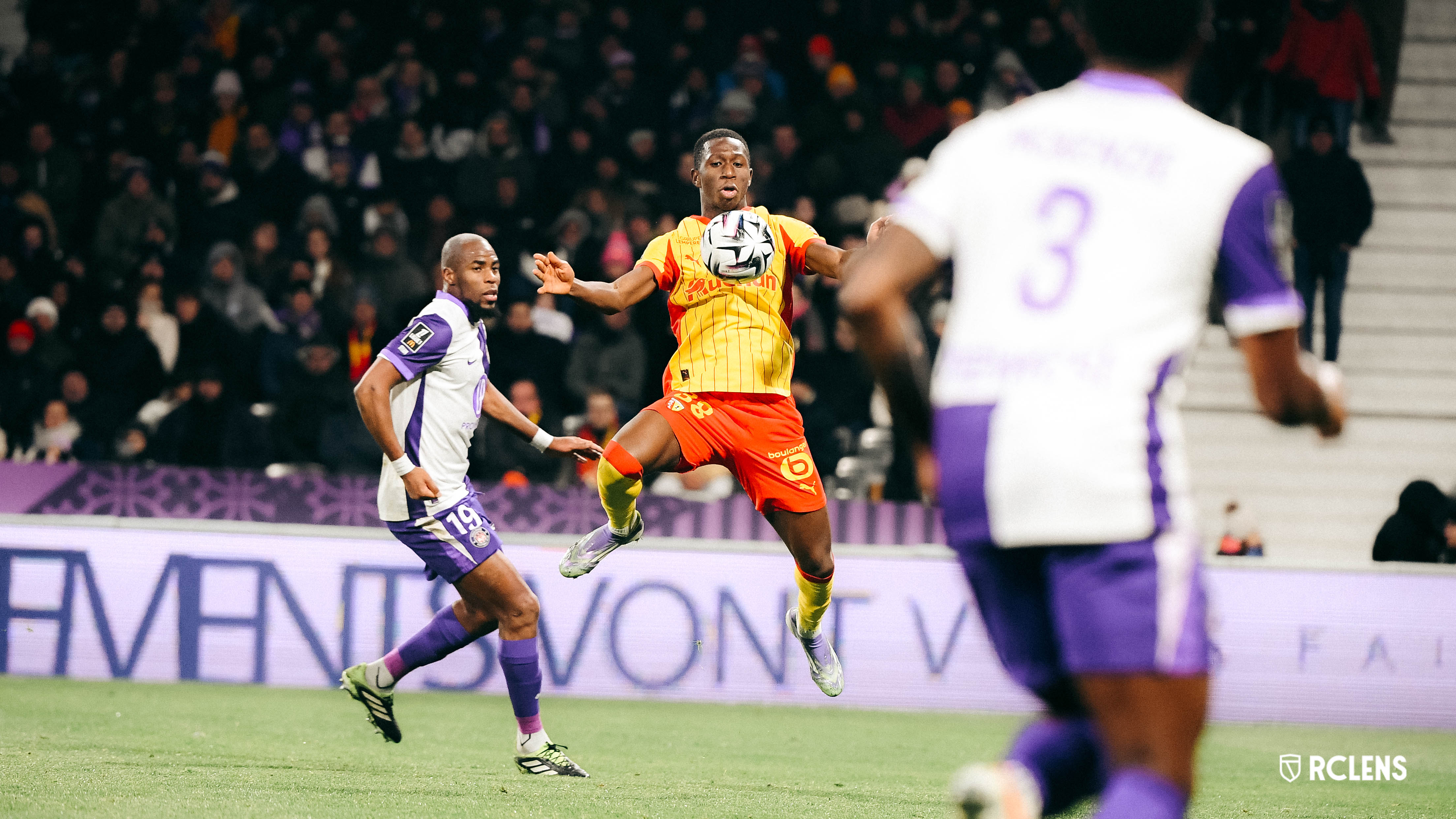 à la lampe lens auxerre rayan fofana